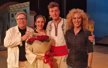  Влюбената двойка с директора Марияна Арсенова и режисьора Александър Мутафчийски