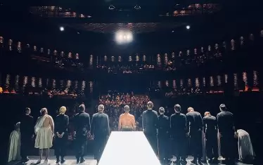 Поклон и овации след спектакъла.