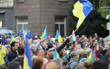 Шествията в подкрепа на Украйна са многохилядни.