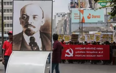 В Шри Ланка.