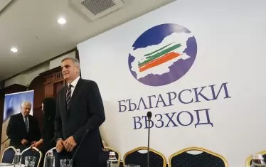  Символът на партията на Янев съдържа българското знаме, което законът не позволява.