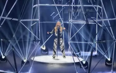 Сам Райли от Великобритания.