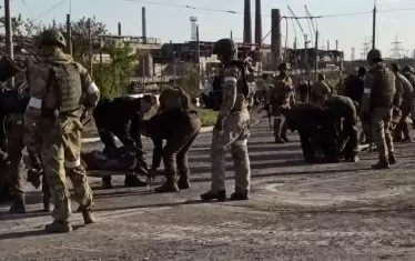 След 80 дни кръвопролитни боеве защитниците на "Азовстал" прекратиха съпротивата