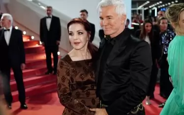 Вдовицата на Краля, Присила Пресли, подкрепи продукцията. До нея е режисьорът Баз Лурман.