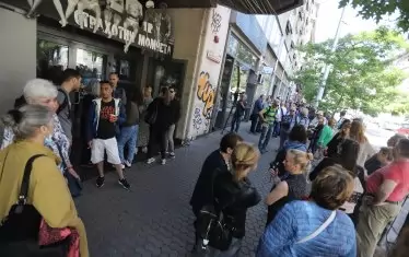 Актьори, драматурзи, дори директори на други столични театри се включиха в протеста.