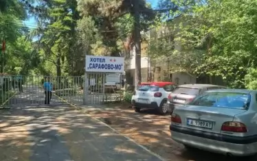 Палатковият лагер  в Сарафово се строи в момента. Бежанците получават палатка с климатик