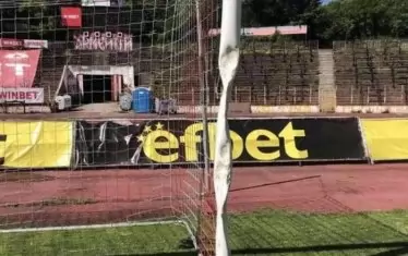 Началото на бойкота от страна на агитката бе съпроводено с изкривяване на една от футболните врати на ст. "Българска армия" през май м.г.