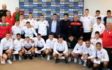 Преди участието си на Евро 2022 юношите се срещнаха с президента на БФС Борислав Михайлов, който им връчи парични премии за класирането на турнира.