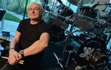  Алън Уайт от Yes