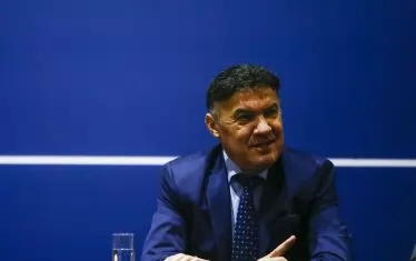 Още един знак, че нещата са се канализирали в посоката, желана от БФС - Борислав Михайлов бе едва убеден да говори след конгреса на 12 октомври 2021 г., а след този на 20 май 2022 г. (на снимката) не само се яви без уговорки, но и бе в много добро настроение.