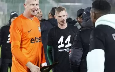 Нидерландецът Серджио Падт, който още в първия си сезон спечели шампионска титла с "Лудогорец", прави процентно най-малко центрирания с крак в елитната ни дивизия.