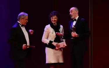  Малин Кръстев в обкръжението на Стефка Янорова и Веселин Ранков.