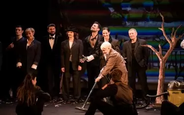  По време на честването бе уважен и помощният персонал в театъра.