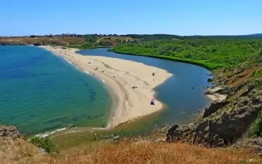 Там, където се срещат реката и морето  - приказна красота.