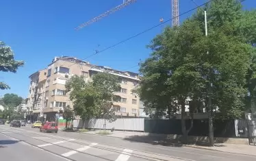 На метри от паметника на Васил Левски се строи офис сграда с два корпуса - на 6 и на 14 етажа.