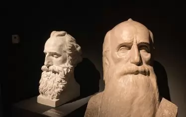 Андрей Николов, два скулптурни портрета на Майстора — от 1925 и от 1953 г., НГ