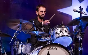  Ринго Стар е добре, но двама музиканти от групата му са заразени.