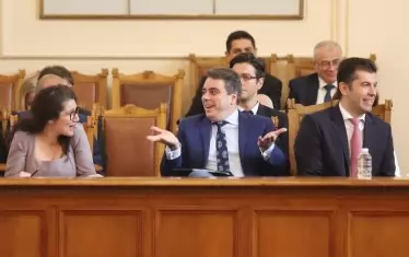 Водачите на правителството демонстрираха добро настроение в началото на заседанието ...