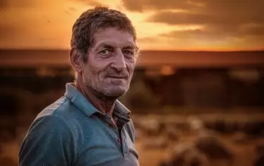 Очите на този човек истински изненадват фотографа.