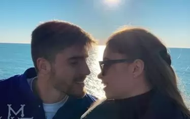 Петко в откраднат момент с приятелката си Ива, която е бивша волейболистка.