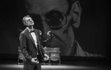  Велислав Павлов в "Илюзии".