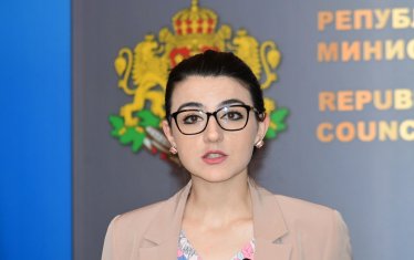 Лена Бориславова наложи запори за 40 000 лв. на фирма на Слави Трифонов
