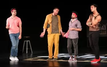 Четирима приятели на сцената.