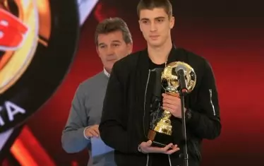 На 17 г. Петко Христов получи наградата за най-прогресиращ млад български играч по време на церемонията "Футболист на годината 2016". 