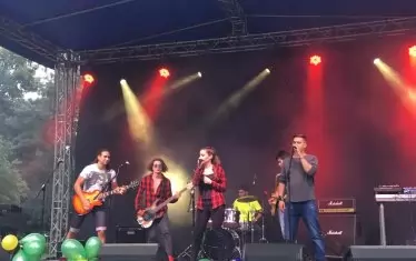 На сцената с ученици от 119-о.