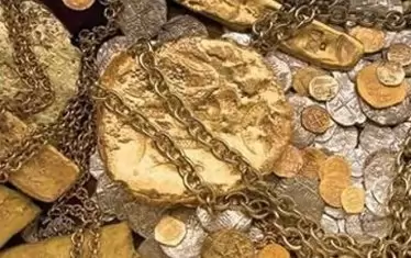 Част от товара на "Сан Хосе" - непокътнати от времето златни и сребърни монети са пръснати в морските глъбини. Медии твърдят, че корабът е пренасял най-малко 11 млн. златни монети и  116 сандъка с изумруди,  платина, сребро.