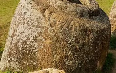 Повечето гърнета имат удебелени ръбове на отвора, като се предполага, че са за поставяне на капаци.