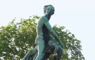 Монумент, наречен на името на Абел, направен през 1908 г. в Осло от скулптора Густав Вигеланд.