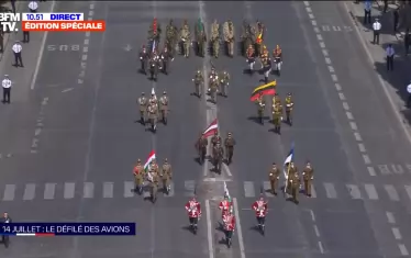 Български гвардейци поведоха парада на "Шан-з-Елизе"