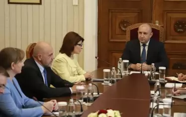 От ГЕРБ-СДС доведоха на президента най-опитните си хора, за да му покажат, че се готвят да управляват.