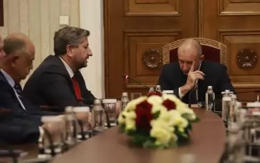 В ДБ смятат, че политическата класа се е увлякла в поставянето на червени линии.