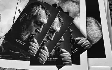  Неслучайно точно Христо Мутафчиев е на корицата.