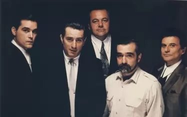  Сорвино (в центъра) с колегите си от "Добри момчета" Рей Лиота, Робърт де Ниро, Джо Пеши... 