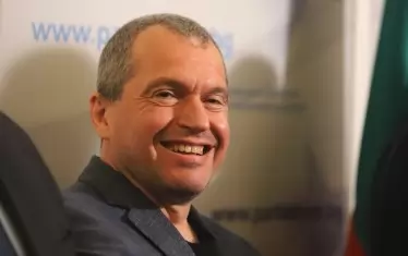 Срещу Тошко Йорданов има дело, заведено от Асен Василев.