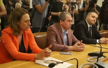 Президентска или полу- титаните на ИТН трескаво умуват върху вида република.