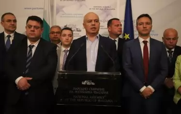 Червените хвърлиха вината за провала на кабинета на опозицията, а отговорността за това колко дълго ще работи парламентът - на президента.