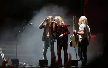 Всъщност присъствието на толкова добри музиканти на една сцена, както в случая с The Dead Daisies, си бе едно от скритите събития на фестивала.