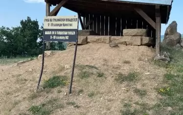 Гробна камера до Четиньова могила.