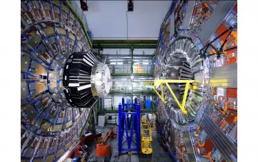  Големият адронен ускорител (колайдер) в ЦЕРН доказа съществуването на Хигс бозона. 