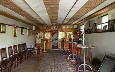 Местния храм "Св. Спас".
