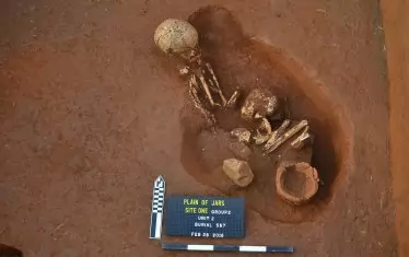 Около гърнетата има и гробове...