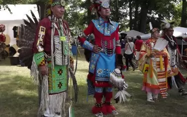 Коренното население в Квебек също се противопоставя на законодателството.