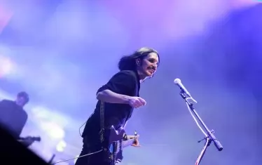 У зрителите остана лека горчивина, че Placebo не се върнаха за нито едно бисово изпълнение, след като напуснаха сцената само час и четвърт след началото на представлението си.