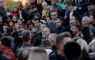 Бяха времена, в които Петков обясняваше, че Радев е неговият президент и участваше в поддържащите масовки.