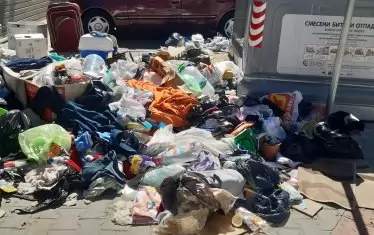 "Общият" контейнер не смогва да побере всичко.