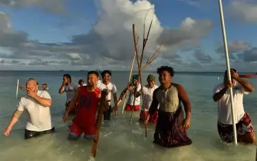  Глобалното затопляне заплашва и основния поминък на държавата - риболова.